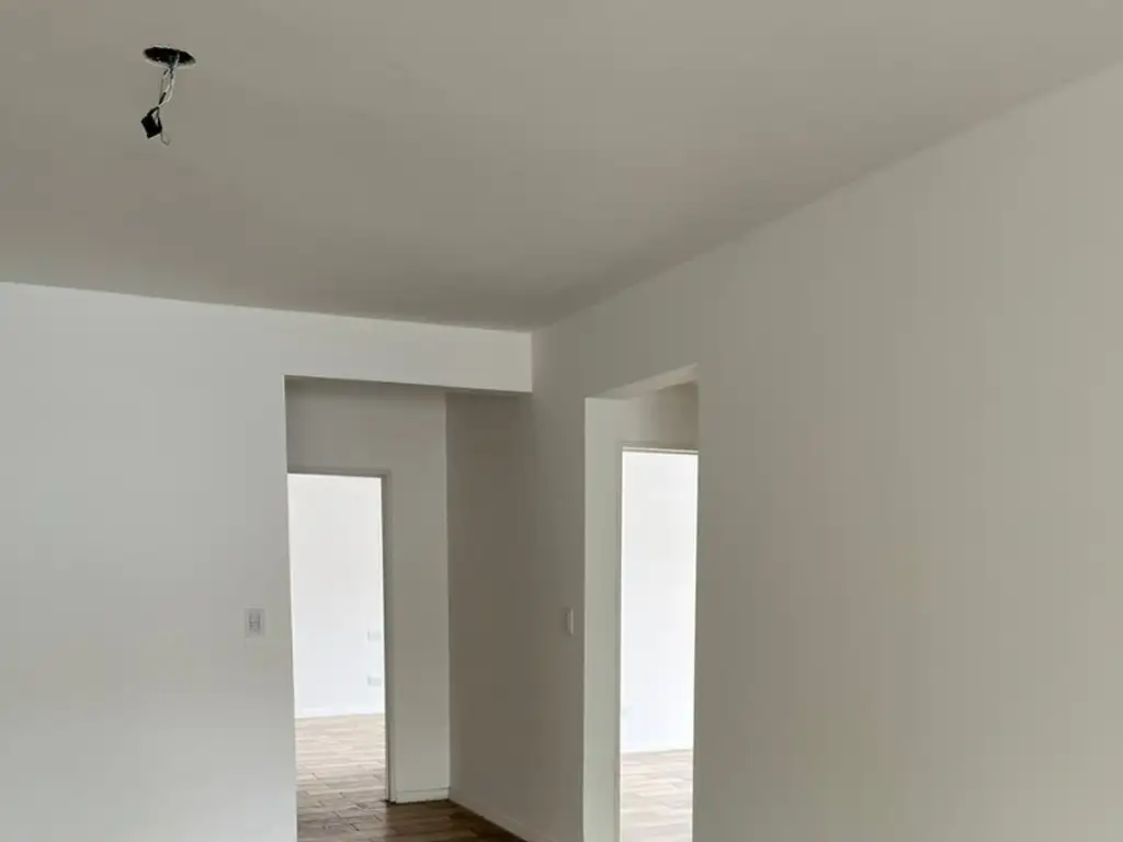 Foto de VENTA DEPARTAMENTO 4 AMBIENTES EN EXCELENTE ESQUINA DE VERSALLES, imagen 2