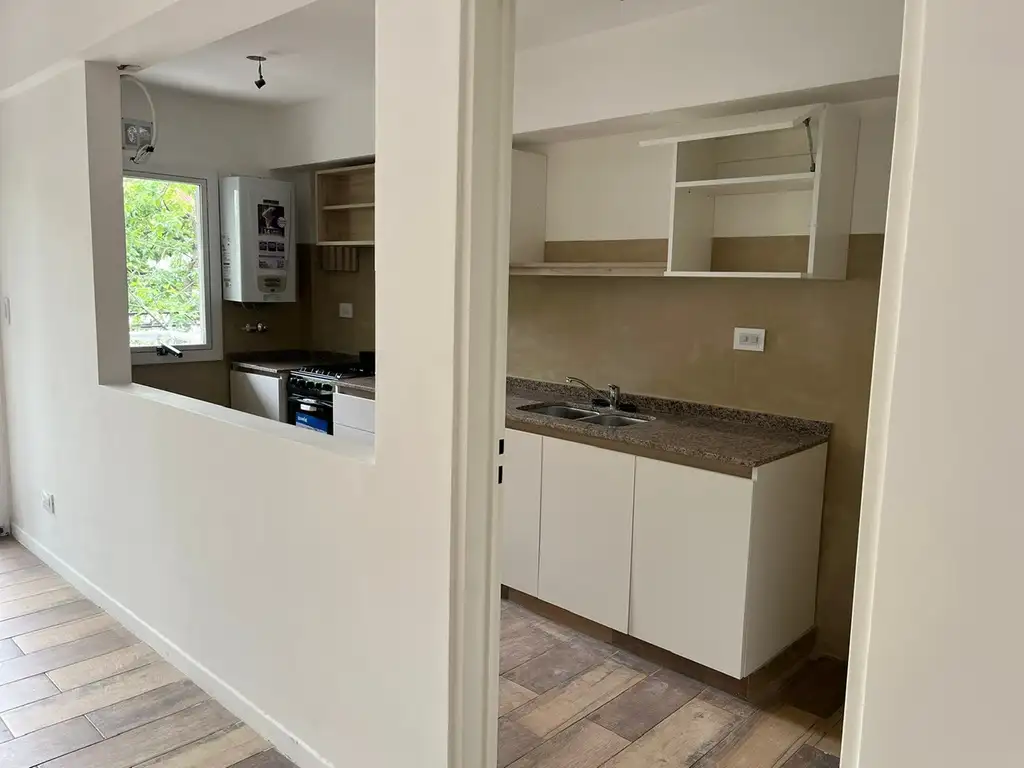 Foto de VENTA DEPARTAMENTO 4 AMBIENTES EN EXCELENTE ESQUINA DE VERSALLES, imagen 3