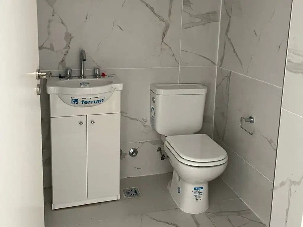 Foto de VENTA DEPARTAMENTO 4 AMBIENTES EN EXCELENTE ESQUINA DE VERSALLES, imagen 5