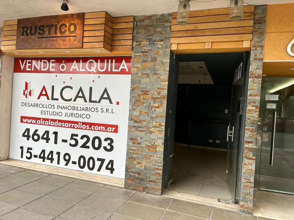 Foto de VENTA EXCELENTE LOCAL EN LA MEJOR ZONA DE VERSALLES, imagen 1