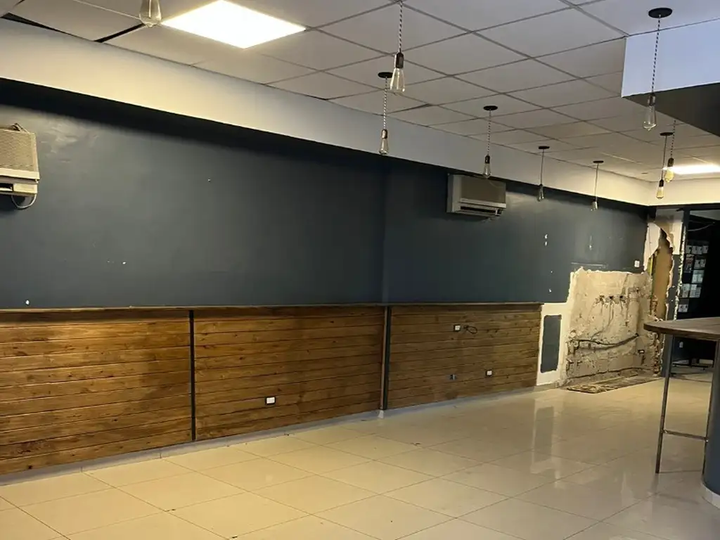 Foto de VENTA EXCELENTE LOCAL EN LA MEJOR ZONA DE VERSALLES, imagen 2