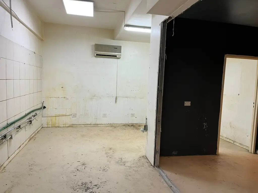 Foto de VENTA EXCELENTE LOCAL EN LA MEJOR ZONA DE VERSALLES, imagen 4
