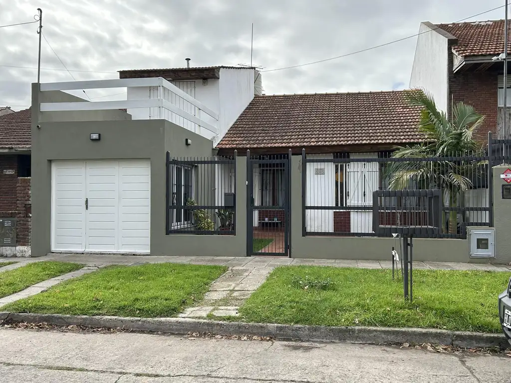 Foto de CHALET 6 AMB AL FRENTE RECICLADA EN SU TOTALIDAD, imagen 1