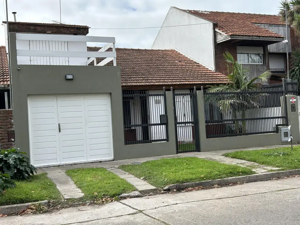 Foto de CHALET 6 AMB AL FRENTE RECICLADA EN SU TOTALIDAD, imagen 3