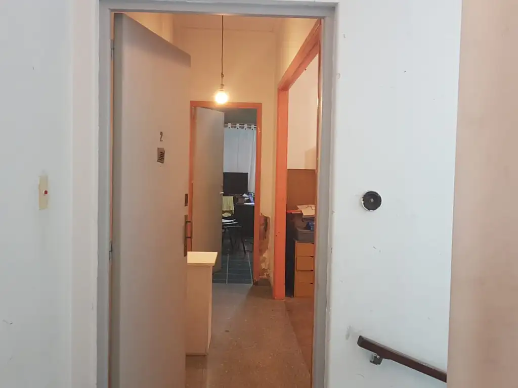 Foto de 3 ambientes en 1er piso con patio, al contrafrente. A refaccionar, imagen 1
