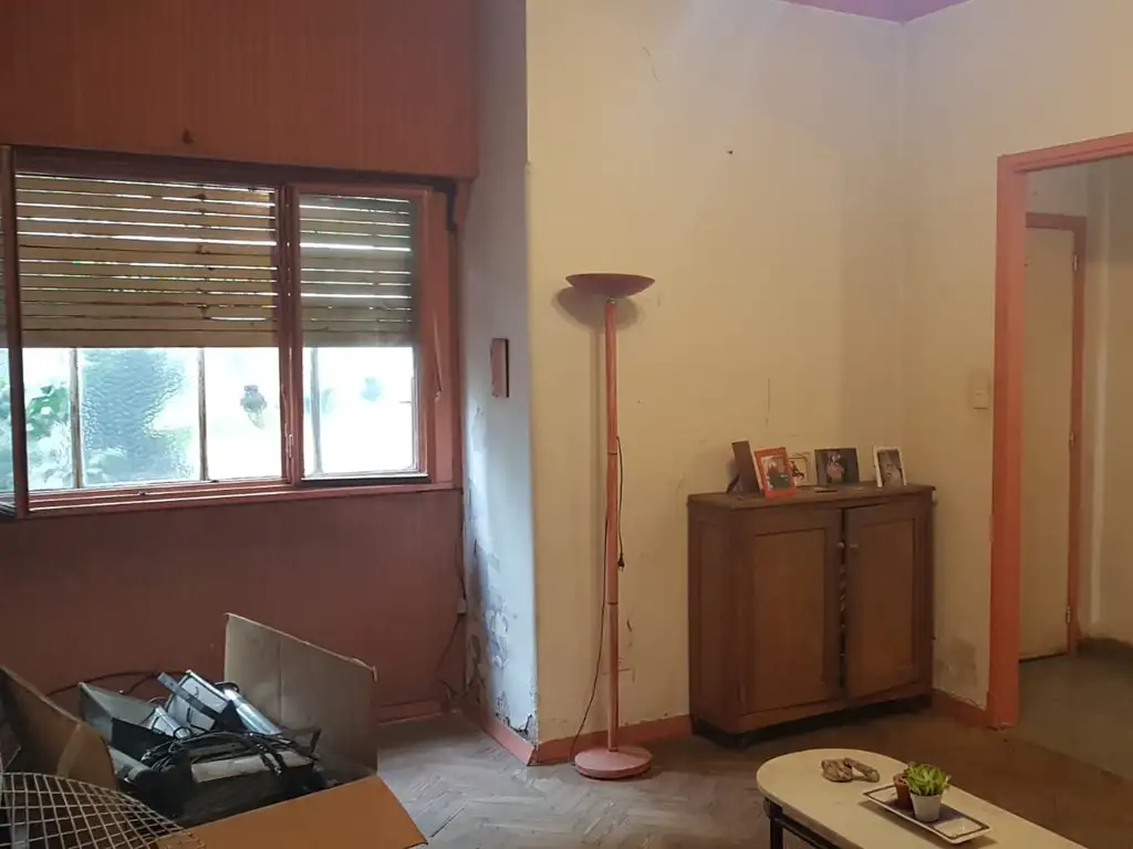 Foto de 3 ambientes en 1er piso con patio, al contrafrente. A refaccionar, imagen 3