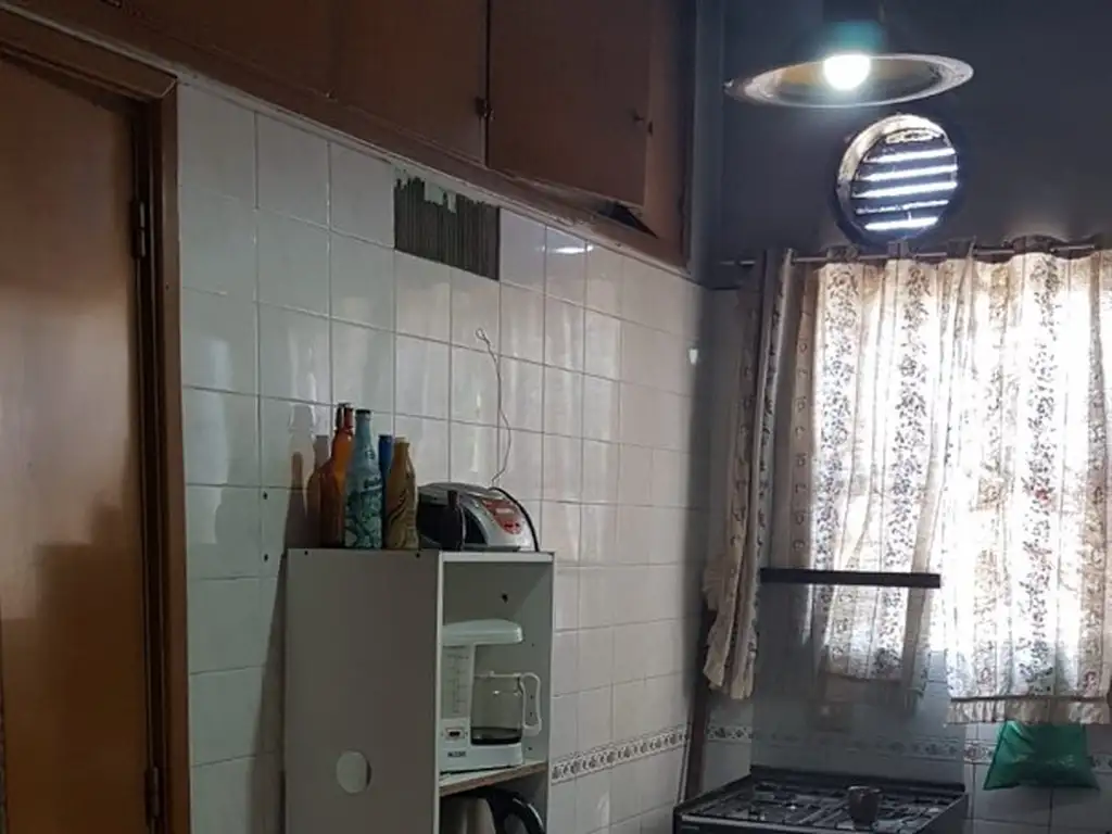 Foto de 3 ambientes en 1er piso con patio, al contrafrente. A refaccionar, imagen 5