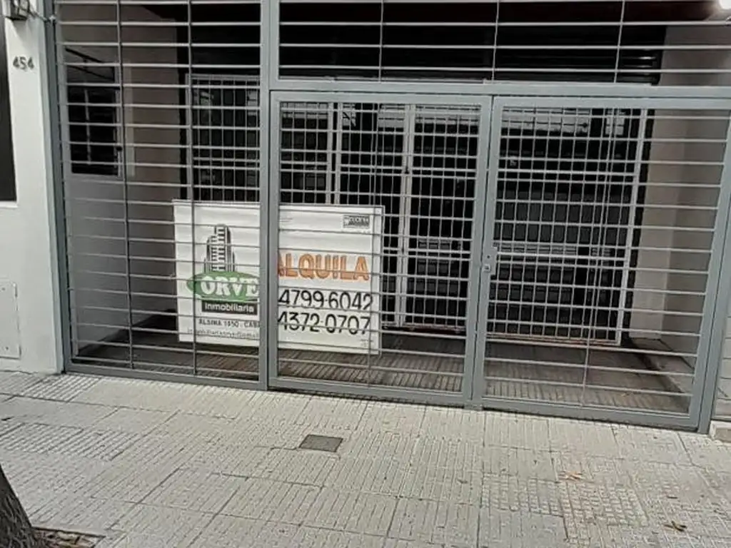 Foto de EXCELENTE LOCAL "BAJAS EXPENSAS" RINCON Y AV BELGRANO, imagen 1