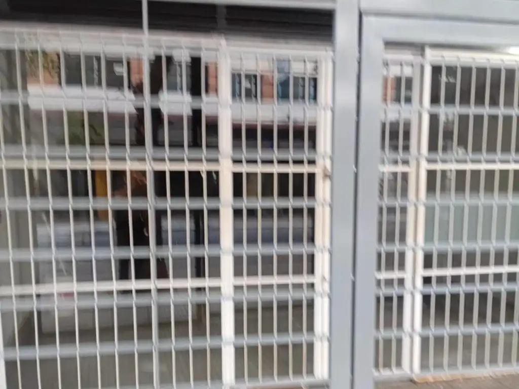Foto de EXCELENTE LOCAL "BAJAS EXPENSAS" RINCON Y AV BELGRANO, imagen 2