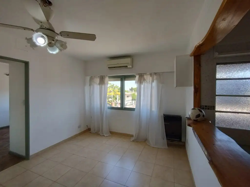 Foto de VILLA BALLESTER VENDE EXCELENTE DEPARTAMENTO 2 AMB, CON LAVADERO, imagen 2