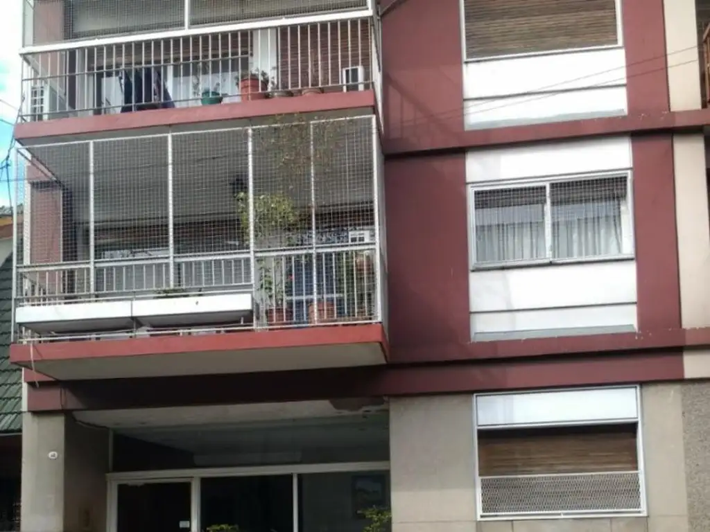 Foto de SEMIPISO AL FRENTE DE 4 AMBIENTES CON 2 BAÑOS Y BALCON CORRIDO, imagen 1