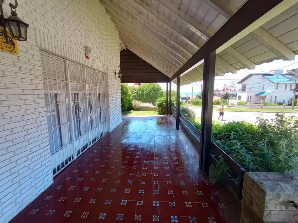 Foto de Chalet en esquina con vista al mar en Punta Mogotes, imagen 2
