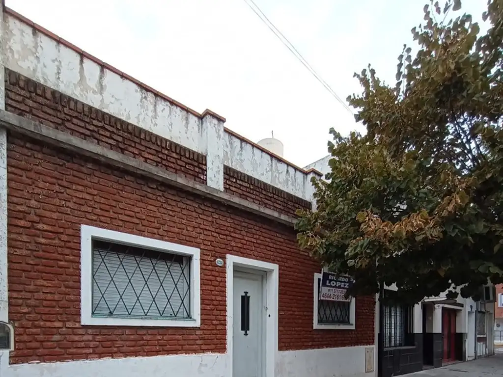 Foto de Lote propio con vivienda a refaccionar. OPORTUNIDAD!!!, imagen 1