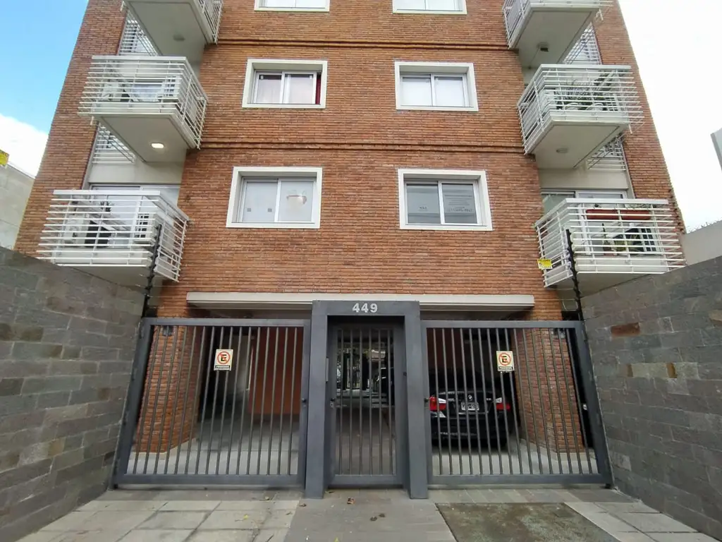 Foto de Hermoso departamento de 2 amb con 2 terrazas y parrilla - Cochera, imagen 2