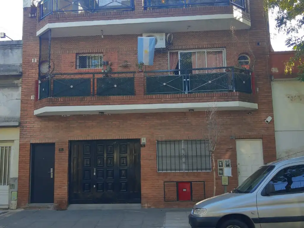 Foto de DEPARTAMENTO TIPO CASA, CON PATIO Y TERRAZA // DIVIDIDO EL LOTE EN 5, imagen 1