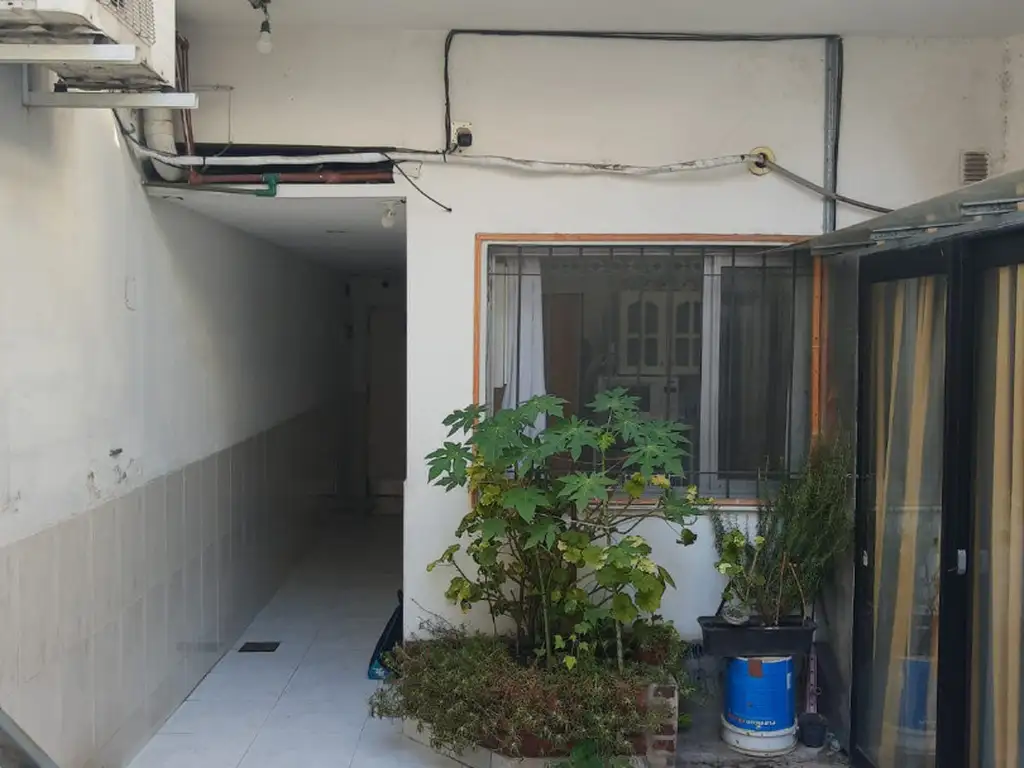 Foto de DEPARTAMENTO TIPO CASA, CON PATIO Y TERRAZA // DIVIDIDO EL LOTE EN 5, imagen 2