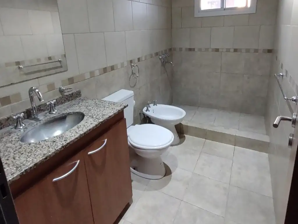 Foto de DEPARTAMENTO 2 AMB CON COCHERA EN ALQUILER, imagen 5