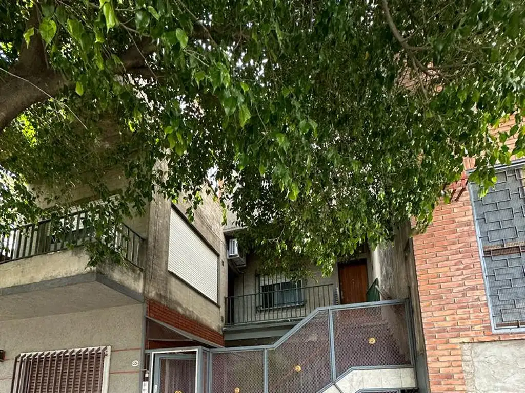 Foto de PH 4 AMB. 1º PISO POR ESCALERA AL FRENTE, imagen 1