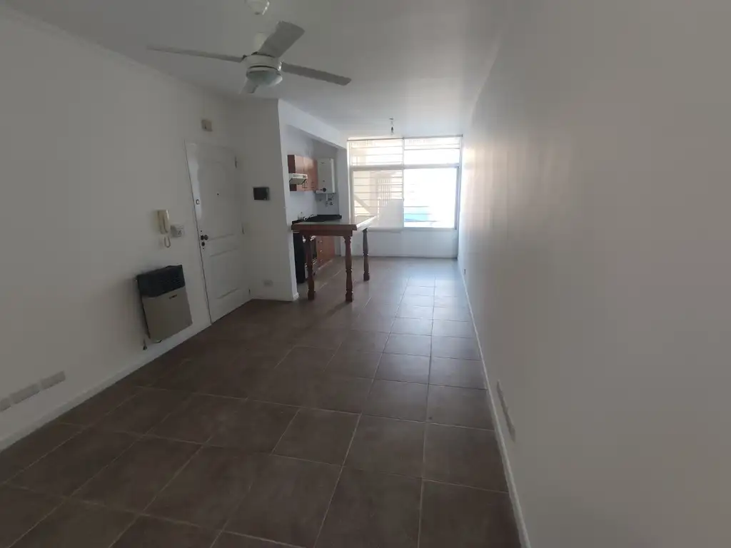 Foto de Alquiler de departamento 2 ambientes con patio y cochera, imagen 2