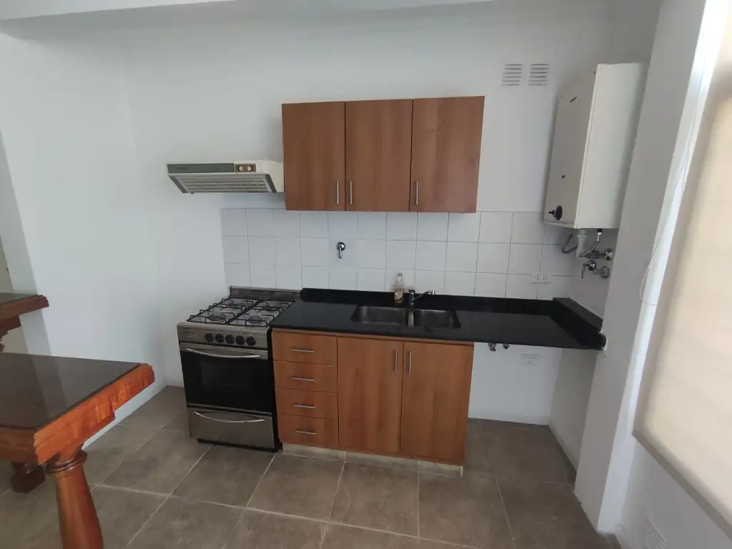 Foto de Alquiler de departamento 2 ambientes con patio y cochera, imagen 3