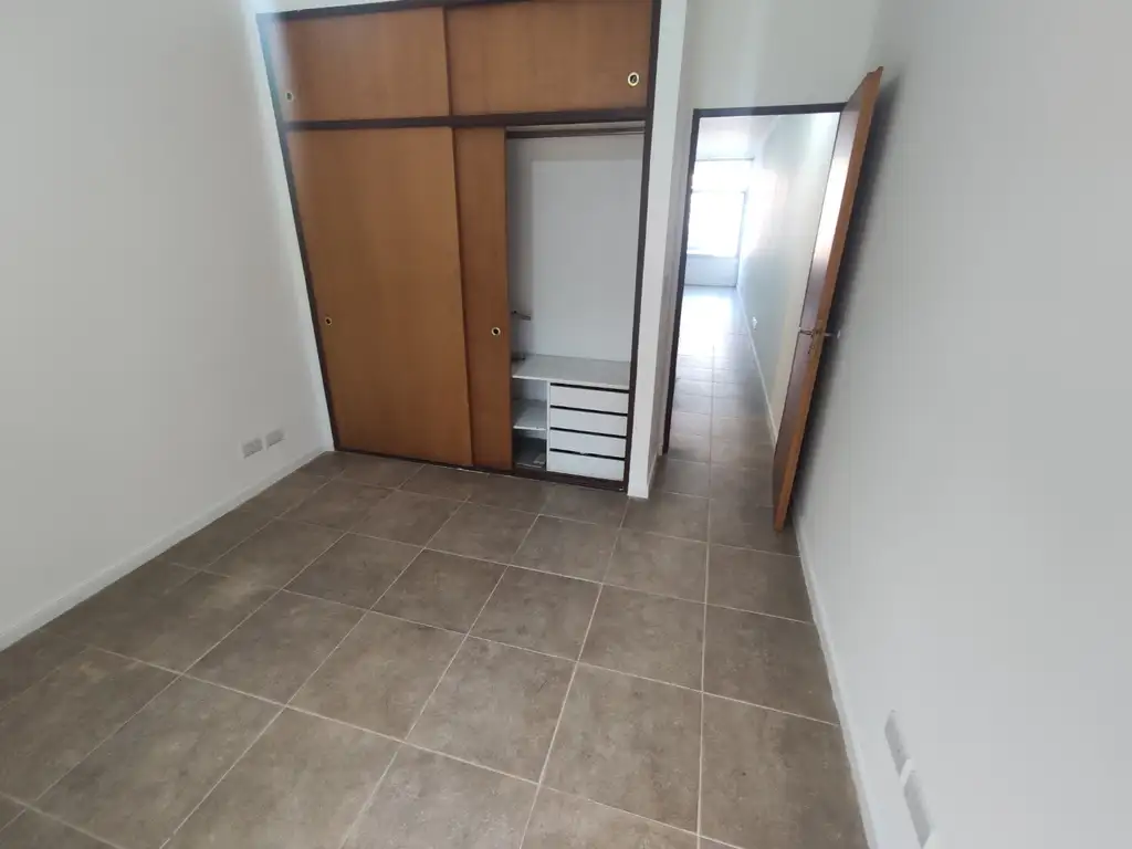 Foto de Alquiler de departamento 2 ambientes con patio y cochera, imagen 4