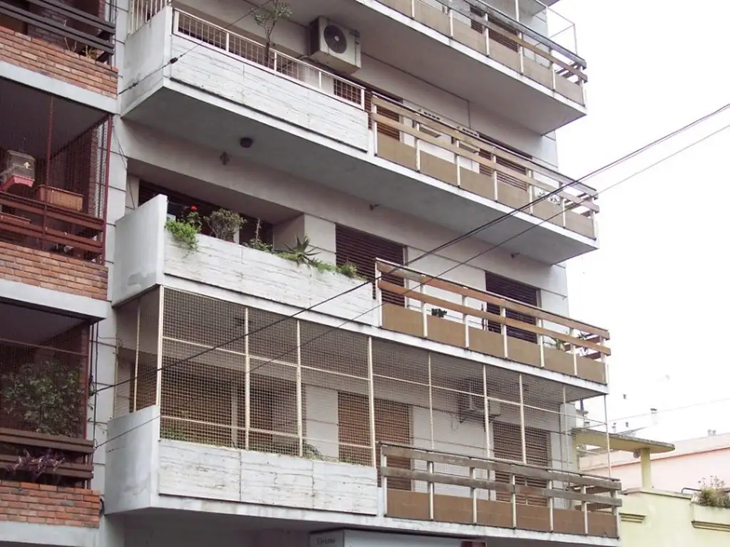 Foto de Semipiso de 4 ambientes contrafrente con balcón corrido muy luminoso en, imagen 1
