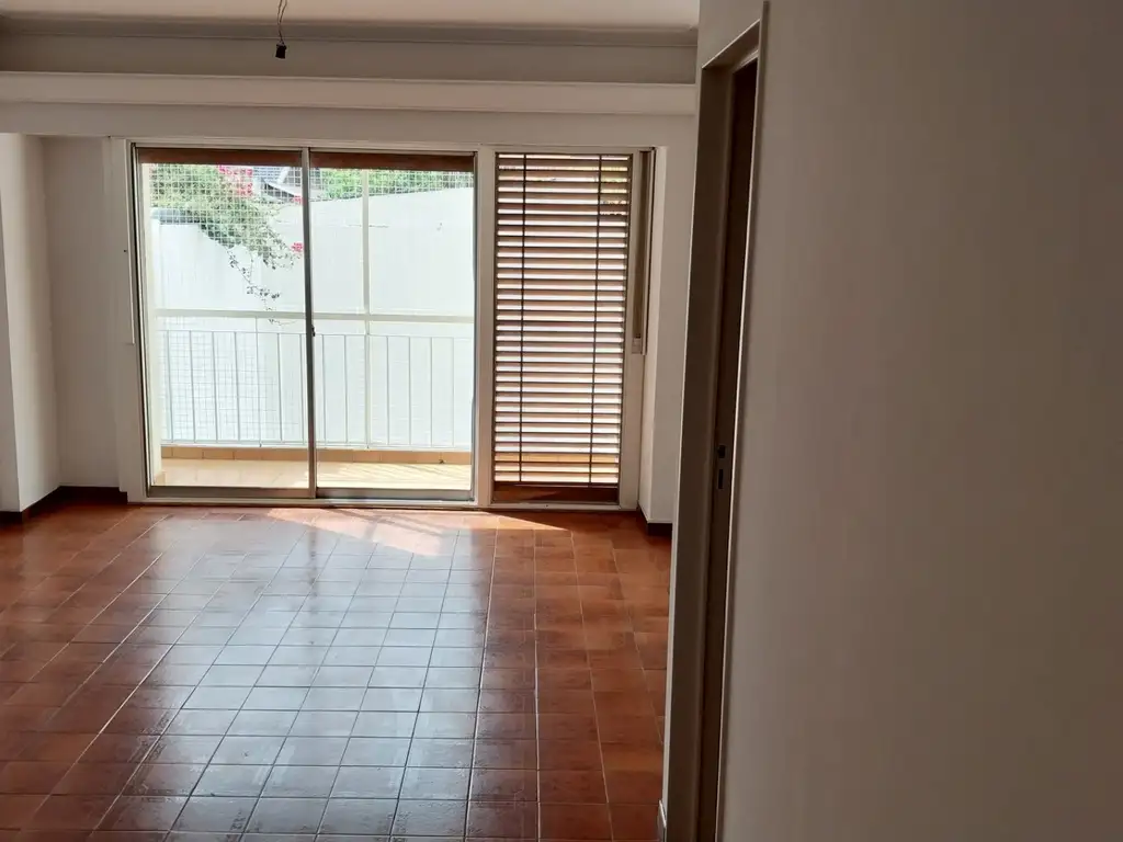 Foto de Semipiso de 4 ambientes contrafrente con balcón corrido muy luminoso en, imagen 3