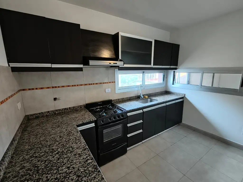 Foto de MUY LINDO DUPLEX A DOS CUADRAS CENTRO CARAPACHAY, imagen 1