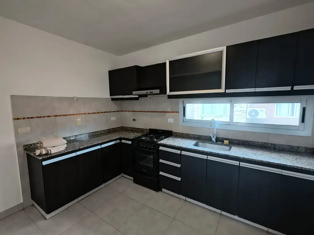 Foto de MUY LINDO DUPLEX A DOS CUADRAS CENTRO CARAPACHAY, imagen 2