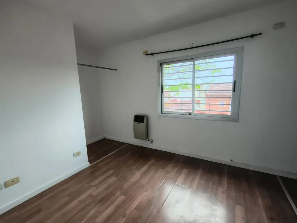 Foto de MUY LINDO DUPLEX A DOS CUADRAS CENTRO CARAPACHAY, imagen 5