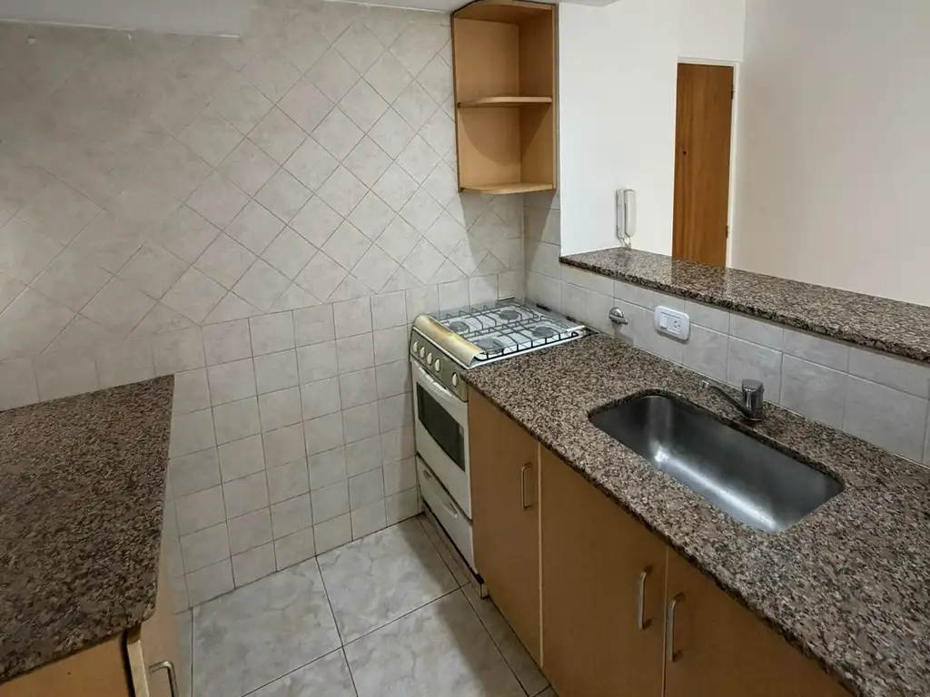 Foto de DEPARTAMENTO EN ALQUILER DE 1 DORMITORIO DE ESCALERA, MUY LUMINOSO, imagen 3