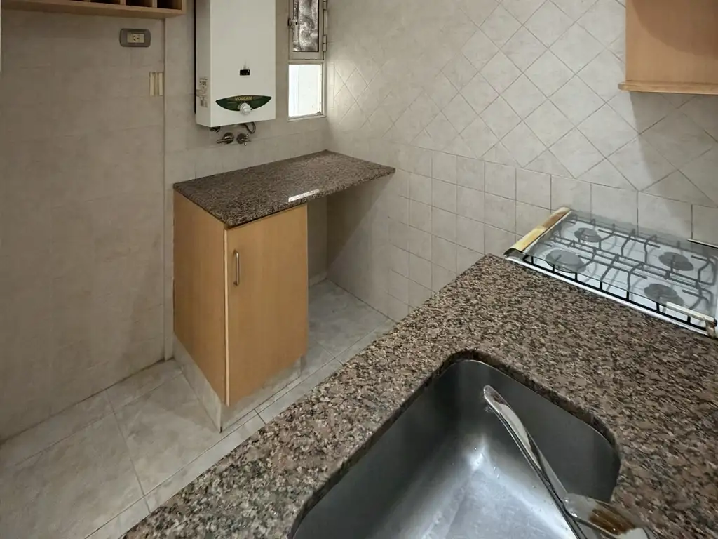 Foto de DEPARTAMENTO EN ALQUILER DE 1 DORMITORIO DE ESCALERA, MUY LUMINOSO, imagen 2