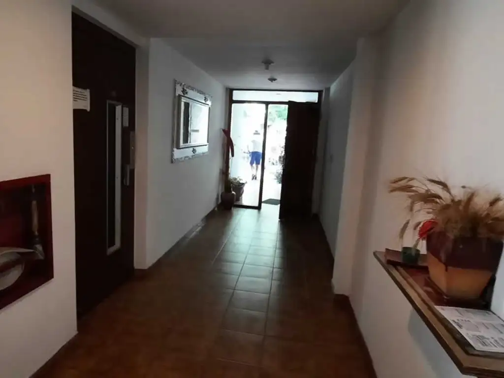 Foto de EXCELENTE DEP.TO 2 AMBIENTES - ESPACIO COCHERA, imagen 2