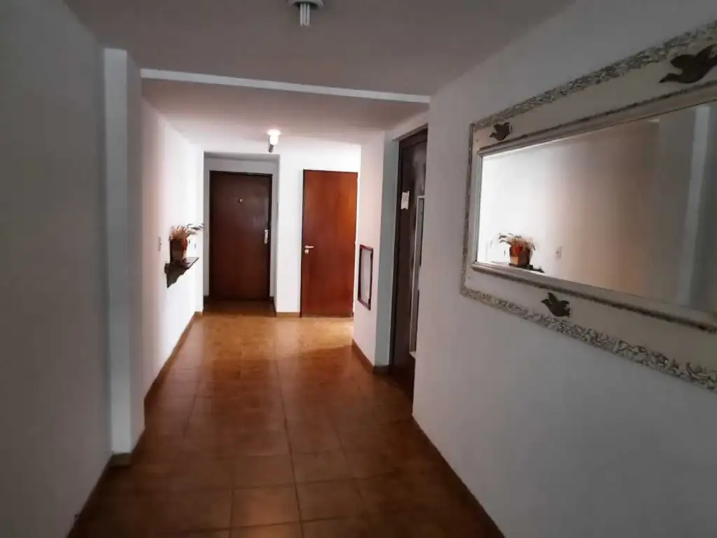 Foto de EXCELENTE DEP.TO 2 AMBIENTES - ESPACIO COCHERA, imagen 3