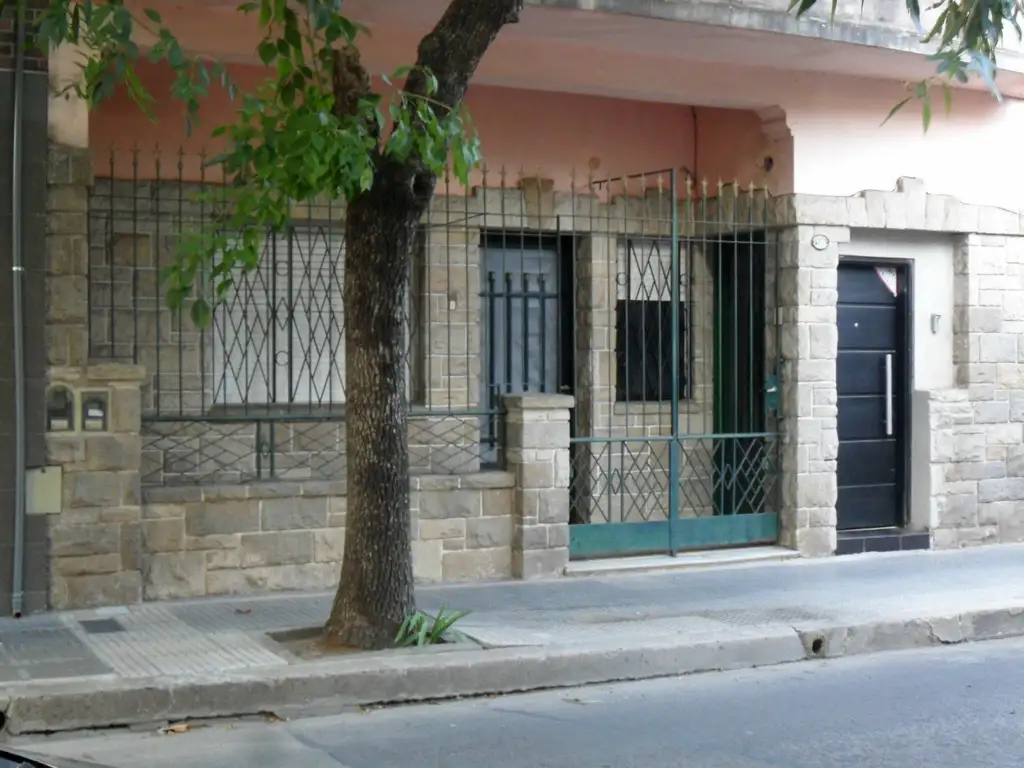 Foto de PH FTE 3 AMB A NUEVO- *ÚNICO APTO PROF* -QUINCHO-PATIO- EXCELENTE, imagen 2