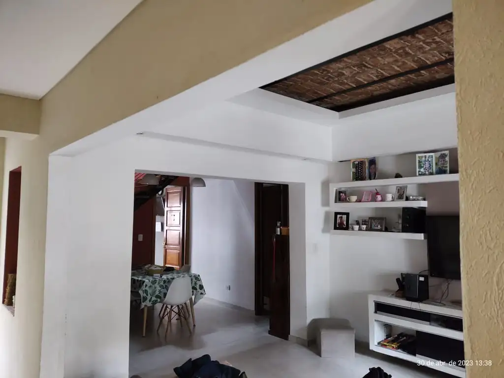Foto de VENTA DE EXCELENTE CASA - SANTANDER AL 2300 FLORES - USD220.000, imagen 1