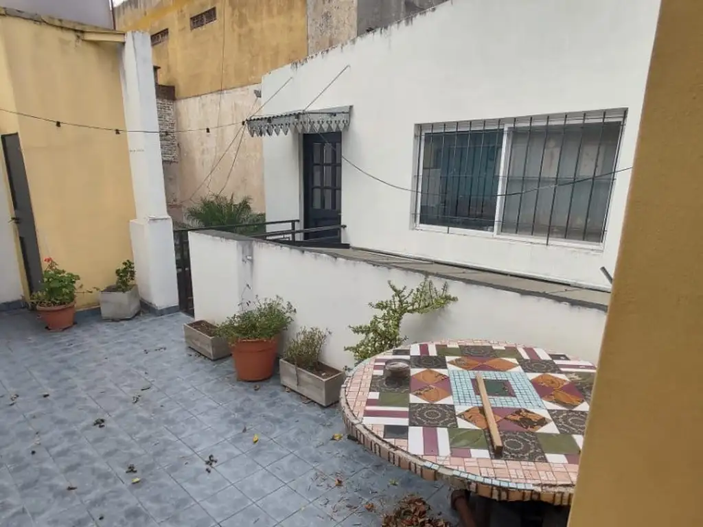 Foto de VENTA DE EXCELENTE CASA - SANTANDER AL 2300 FLORES - USD220.000, imagen 5