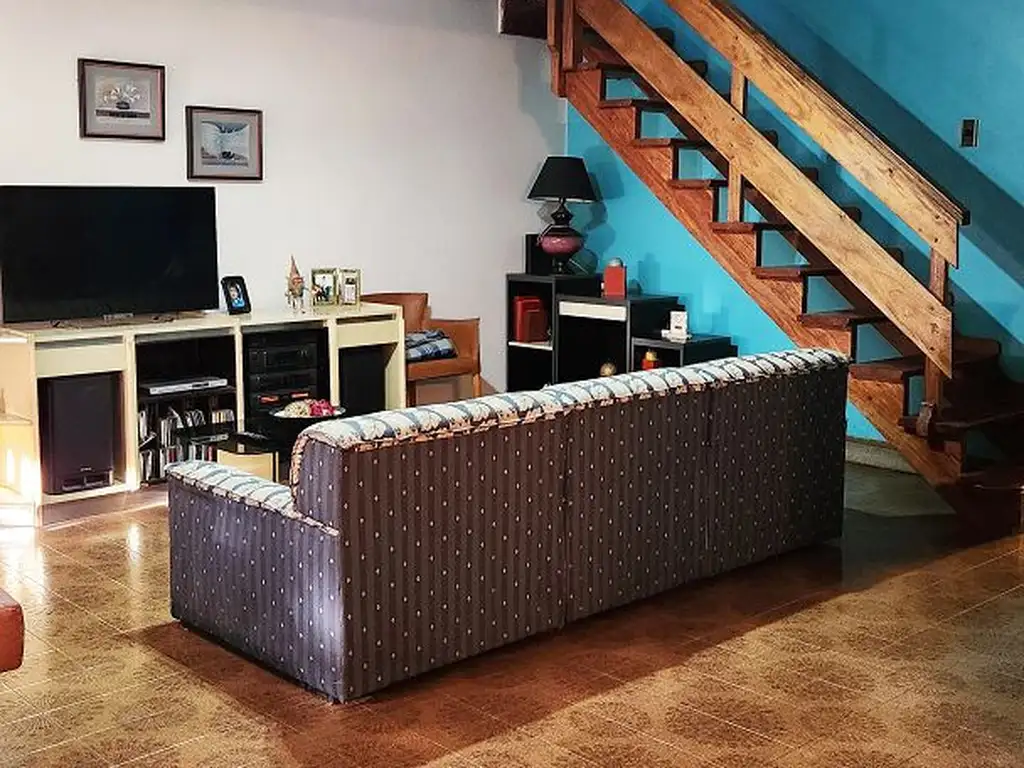 Foto de Casa pb 4 ambientes con garage para 2 autos y fondo libre 8.66x20.50, imagen 2