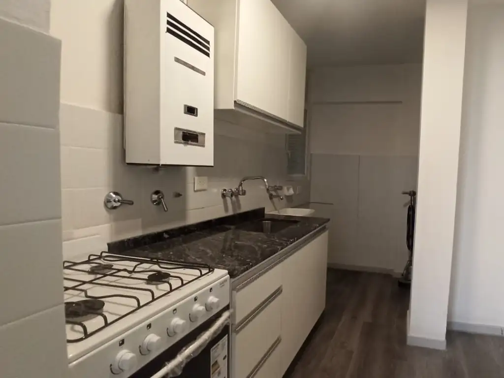 Foto de DEPARTAMENTO DOS DORMITORIOS, COCHERA, IMPECABLE, AIRE ACONDICIONADO, imagen 5