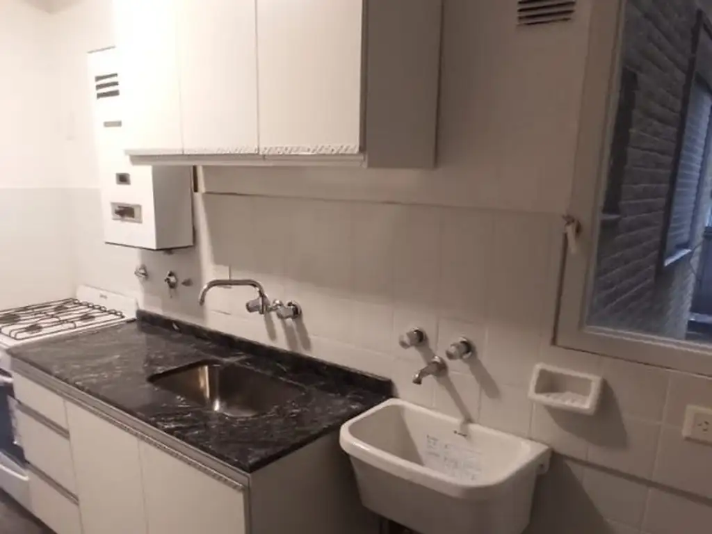Foto de DEPARTAMENTO DOS DORMITORIOS, COCHERA, IMPECABLE, AIRE ACONDICIONADO, imagen 2