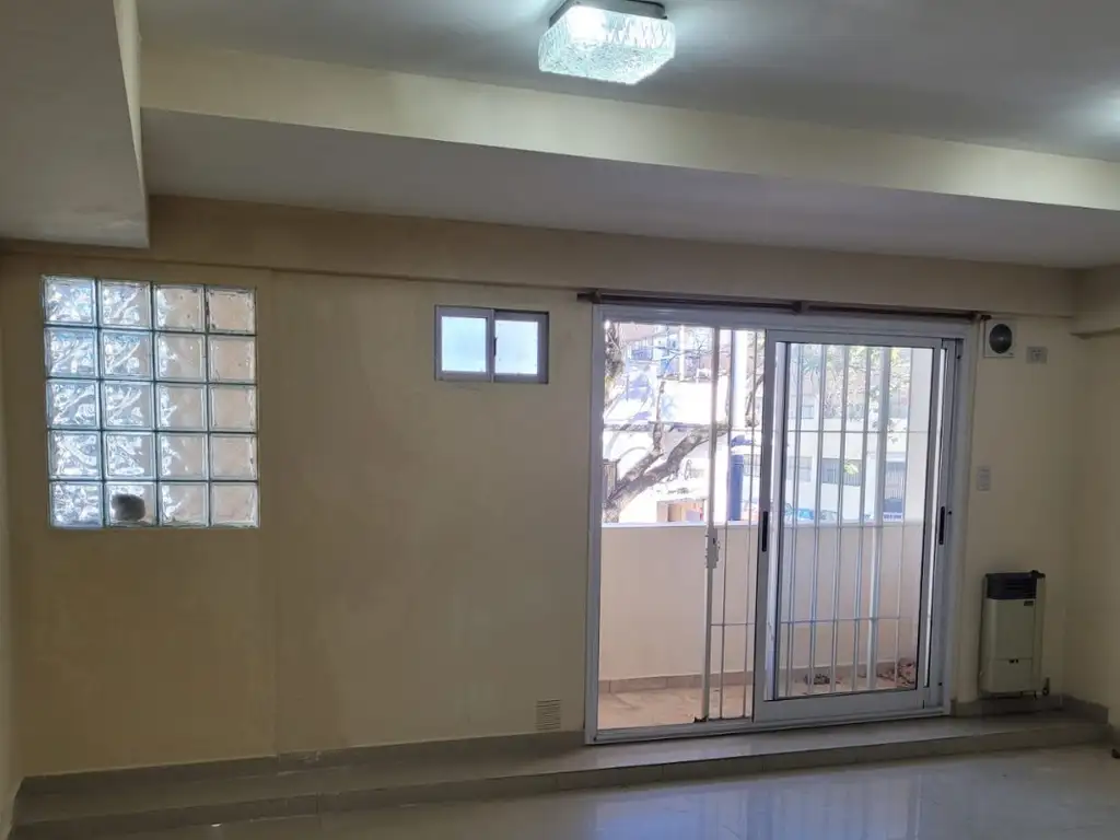Foto de EXCELENTE MONO AMBIENTE DIVISIBLE AL FRENTE C/BALCON, imagen 2
