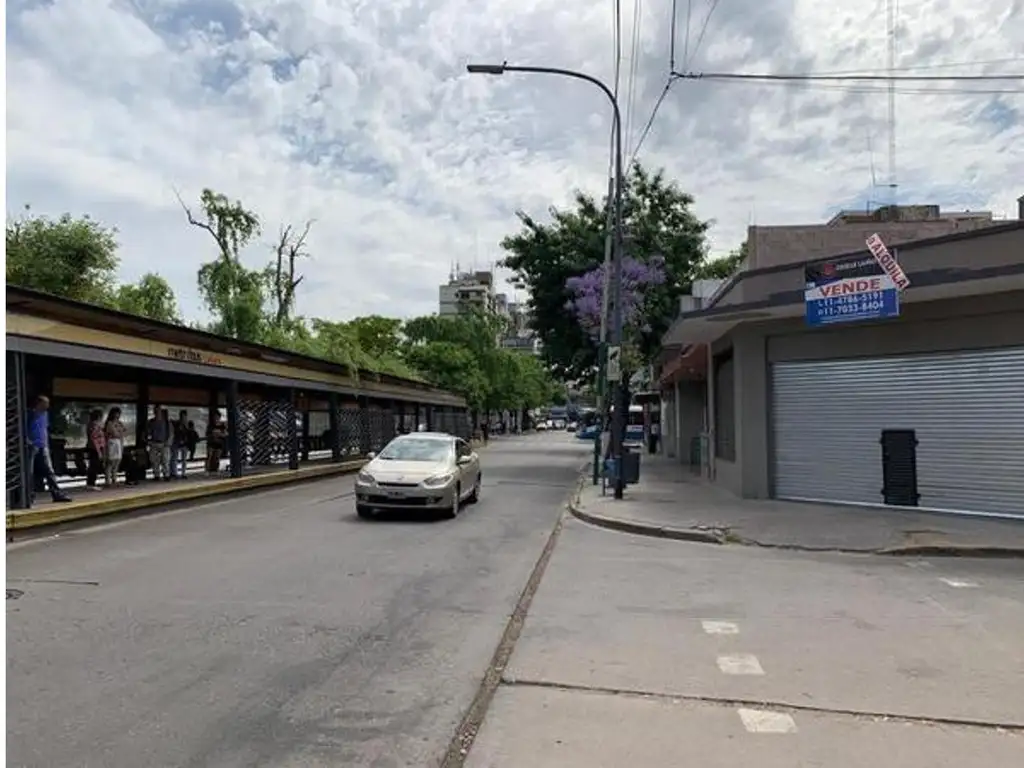 Foto de VENTA-OPORTUNIDAD-ZONA COMERCIAL-ESQUINA, imagen 2