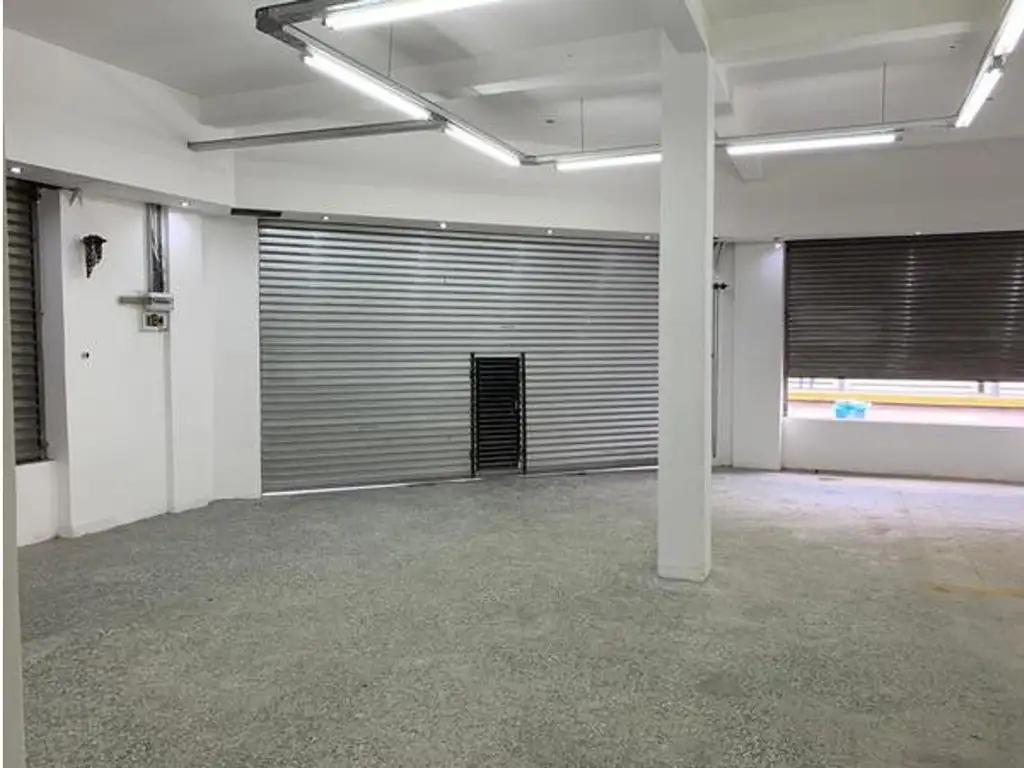 Foto de VENTA-OPORTUNIDAD-ZONA COMERCIAL-ESQUINA, imagen 4