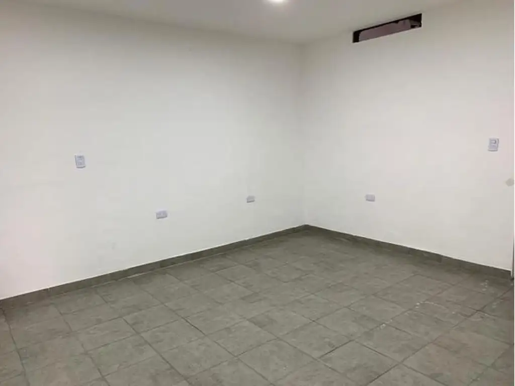 Foto de VENTA-OPORTUNIDAD-ZONA COMERCIAL-ESQUINA, imagen 5