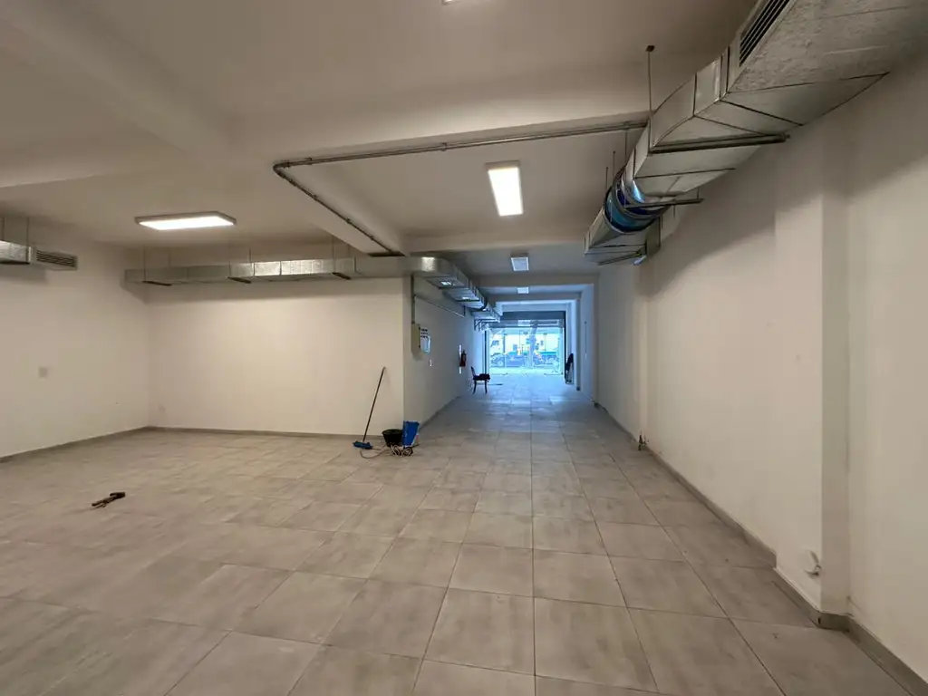 Foto de LOCAL COMERCIAL - INMEJORABLE UBICACION - MONTE CASTRO, imagen 1