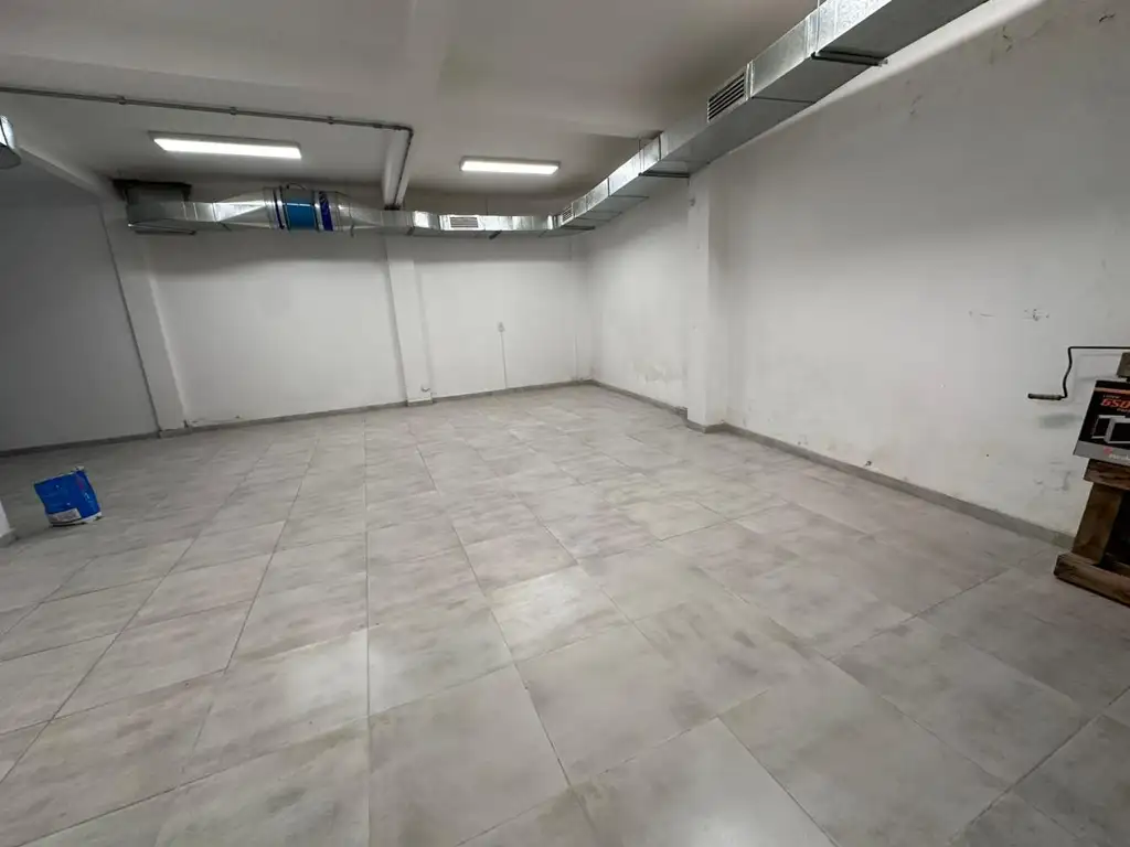 Foto de LOCAL COMERCIAL - INMEJORABLE UBICACION - MONTE CASTRO, imagen 4