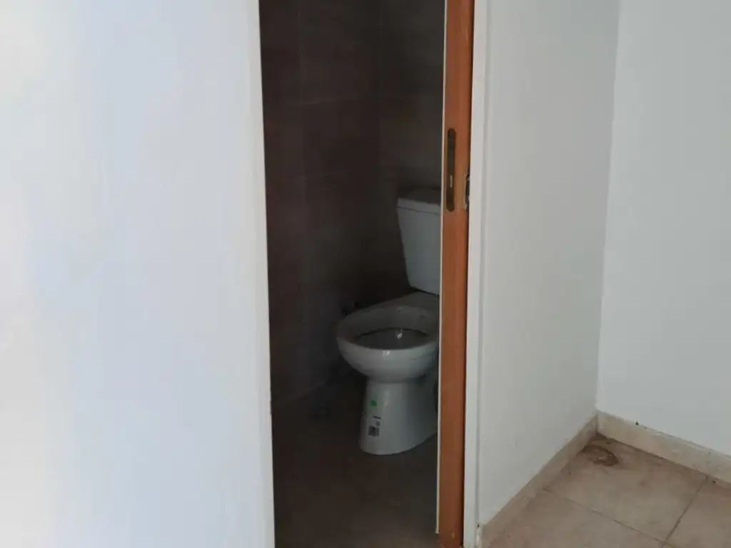 Foto de LOCAL COMERCIAL - INMEJORABLE UBICACION - MONTE CASTRO, imagen 2