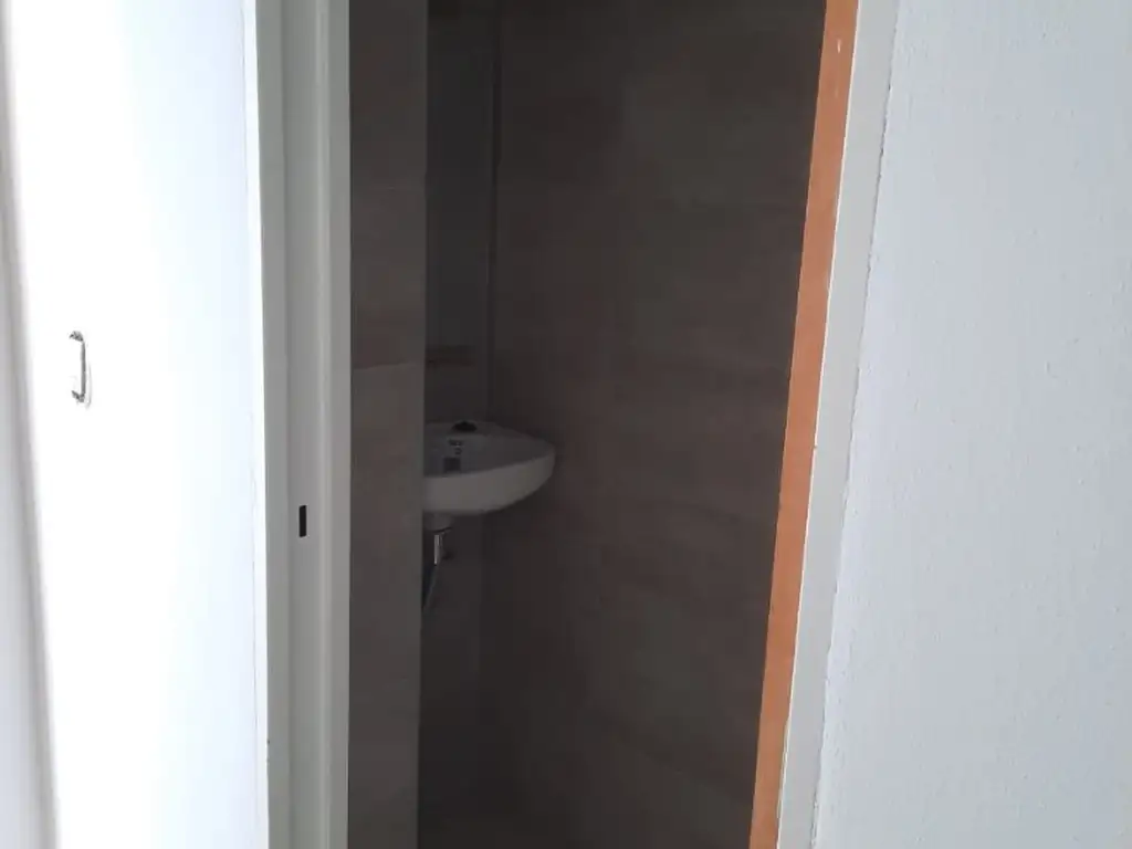 Foto de LOCAL COMERCIAL - INMEJORABLE UBICACION - MONTE CASTRO, imagen 3