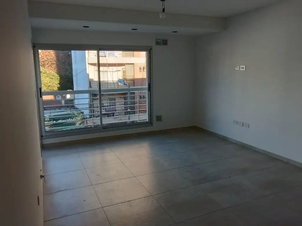 Foto de ALQUILA V. BALLESTER IMPECABLE SEMIPISO 3 AMB, UBICACION INMEJORABLE, imagen 2