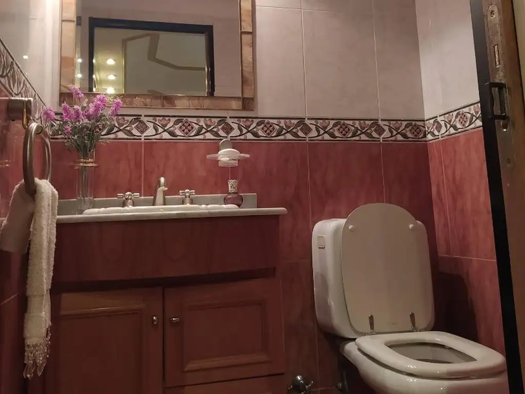Foto de Casa De 5 Ambientes De 3 Pisos Con Quincho Y Pileta, imagen 3